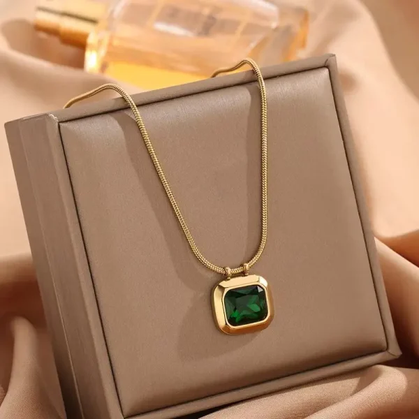 Emerald Green Gem Pendant Necklace