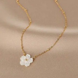 White Flower Pendant Necklace